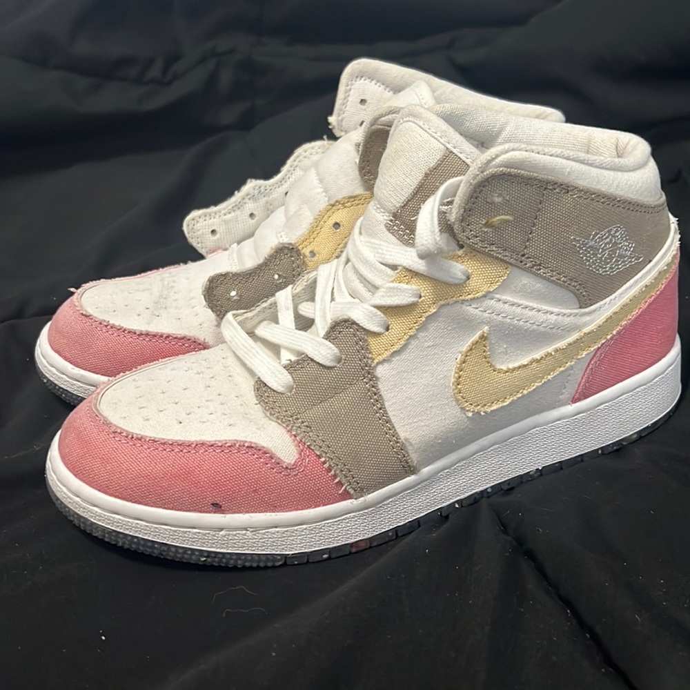 Air Jordan 1 Mid SE